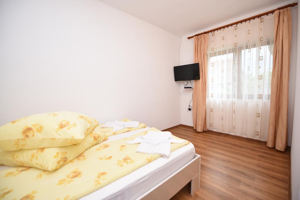 Hotel Casa Para Haţeg Esterno foto
